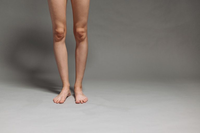 Come evitare la sensazione di formicolio alle gambe dopo lunghe ore sedute